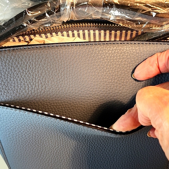 NEW●●Naturalizer Bucket Crossbody - Picture 2 of 9